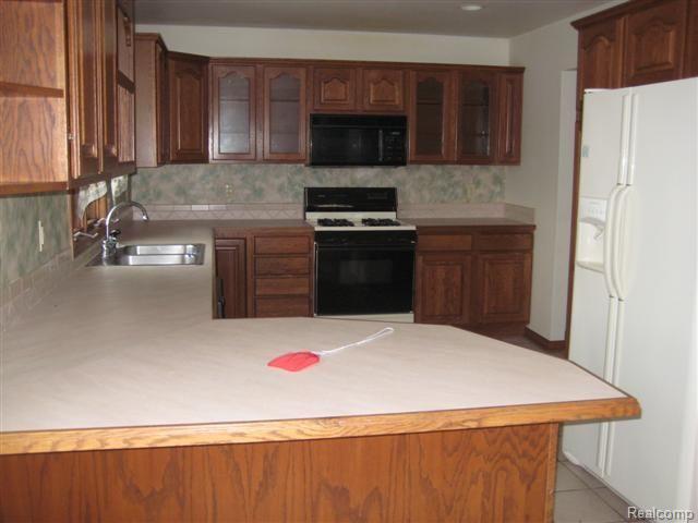 5355 Connell Road Emmett, MI 48022 - Photo 4 of 11 Connell Interior 123009 001