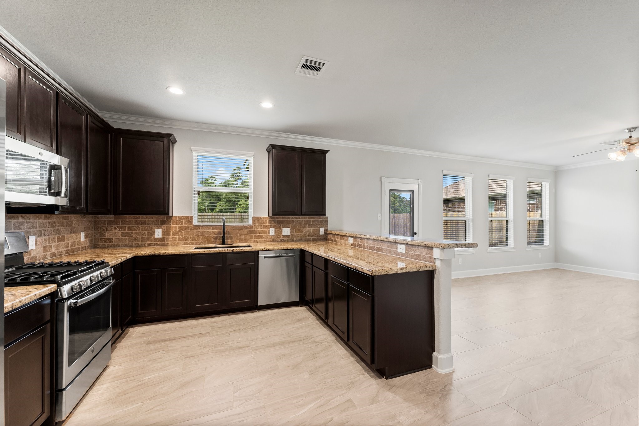 2590 Magnolia Fair Way Spring, TX 77386 - Photo 9 of 31