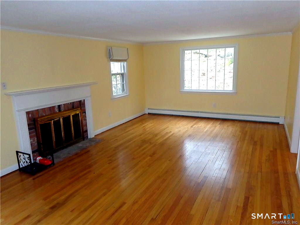21 Saddle Ridge Drive Simsbury, CT 06092 - Photo 8 of 20