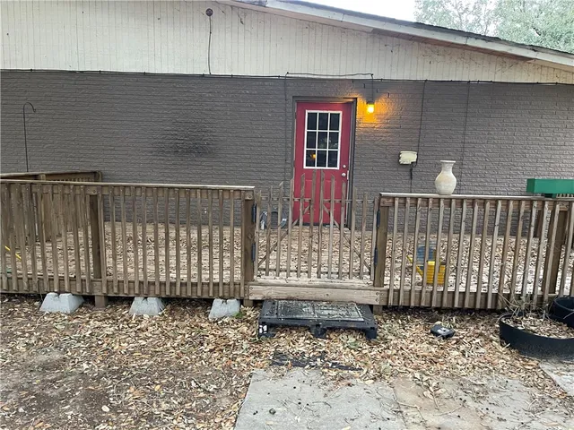 a view of backyard with tree