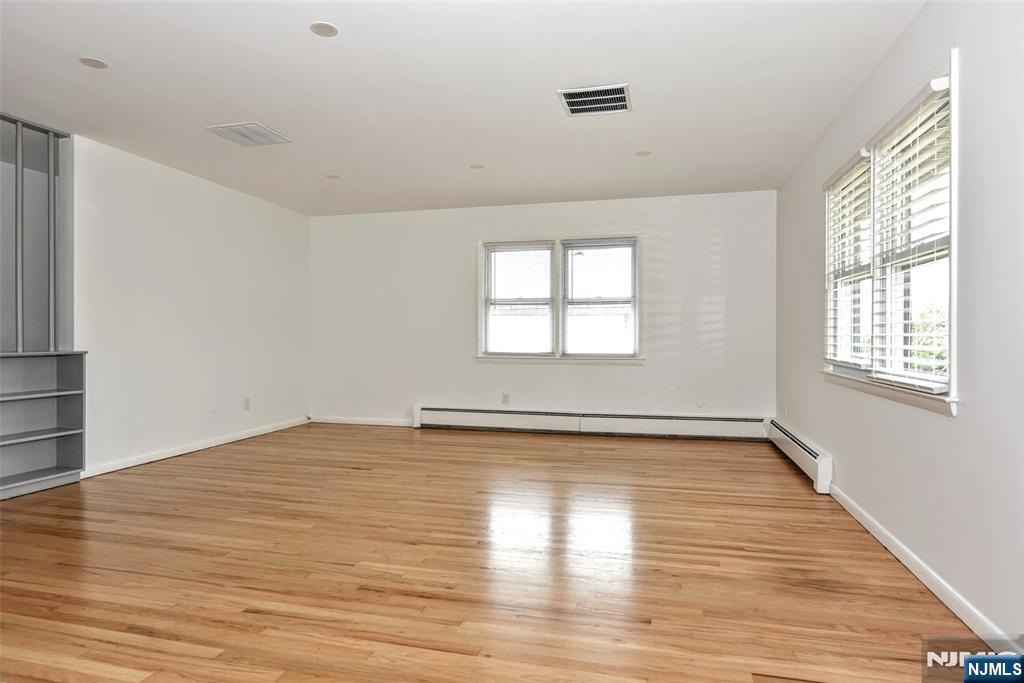 398 Mayer Court, Unit 2 Ridgefield, NJ 07657 - Photo 6 of 24
