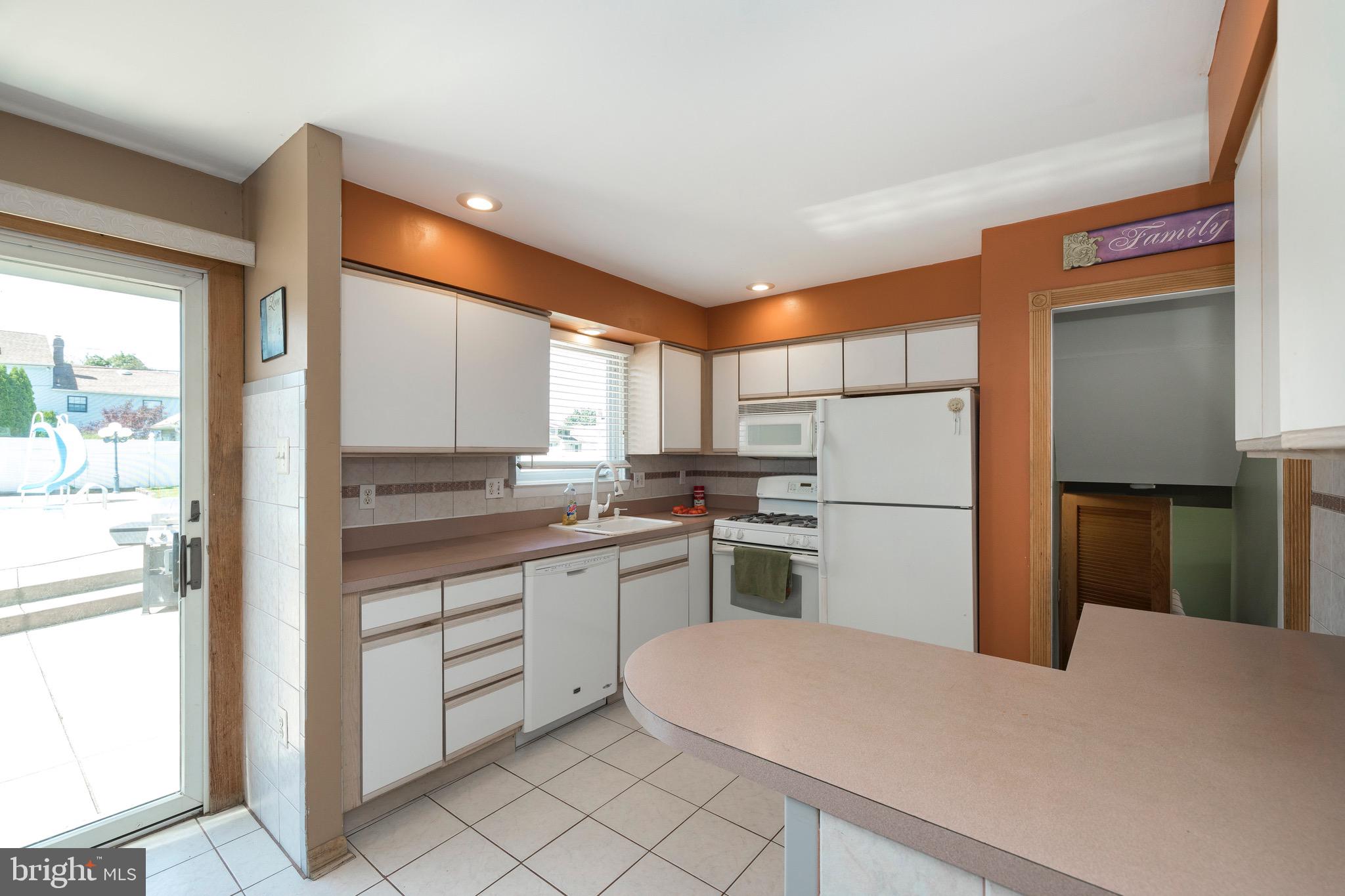 1010 Catalpa Road Warminster, PA 18974 - Photo 11 of 32