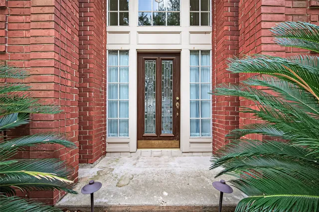 a view of entrance front of the house