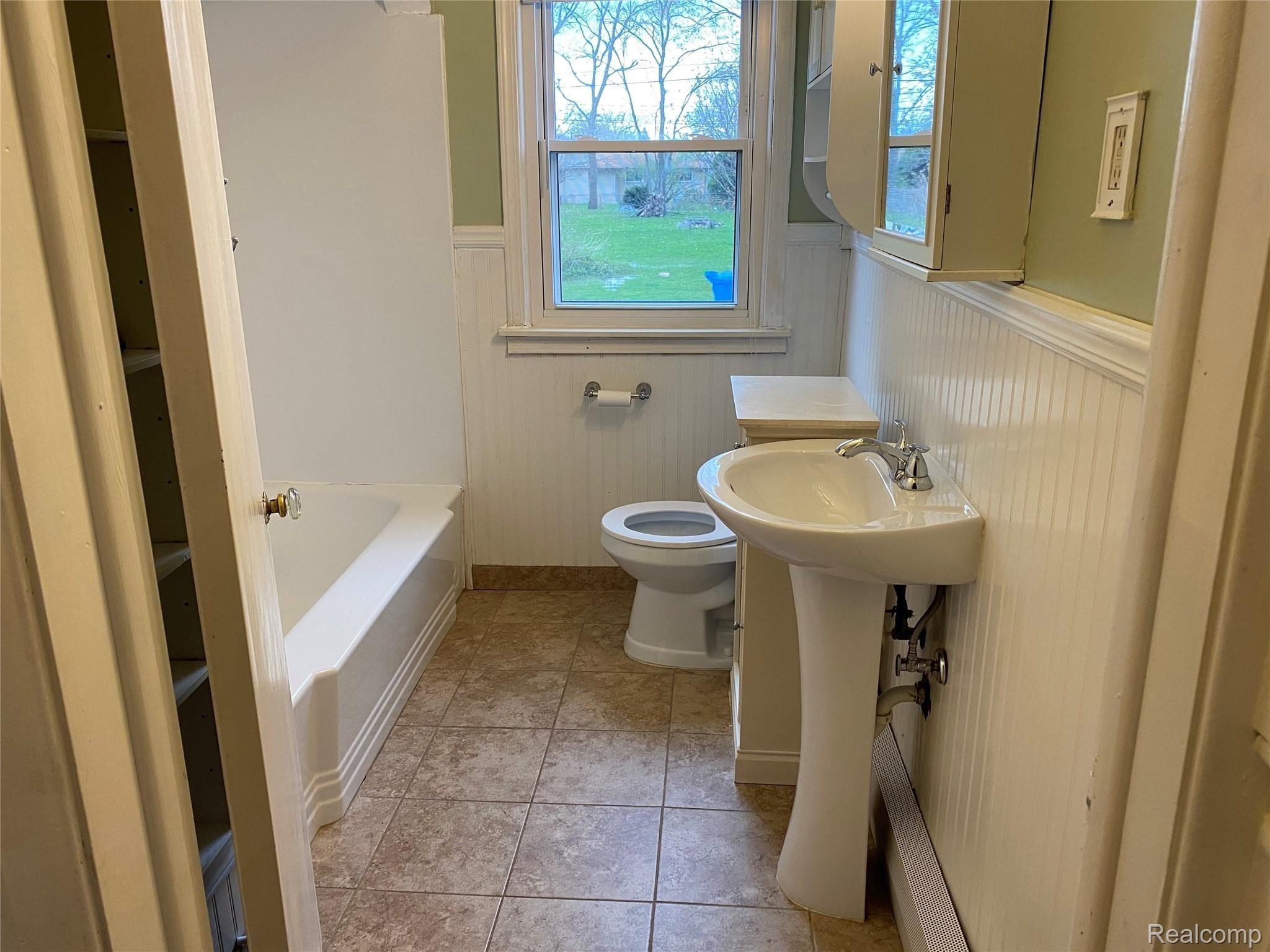 6210 Inkster Road Dearborn Heights, MI 48127 - Photo 22 of 27 Full bath