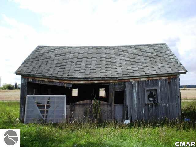 8409 East St Charles Road Ithaca, MI 48847 - Photo 10 of 10 1766876-9.JPG