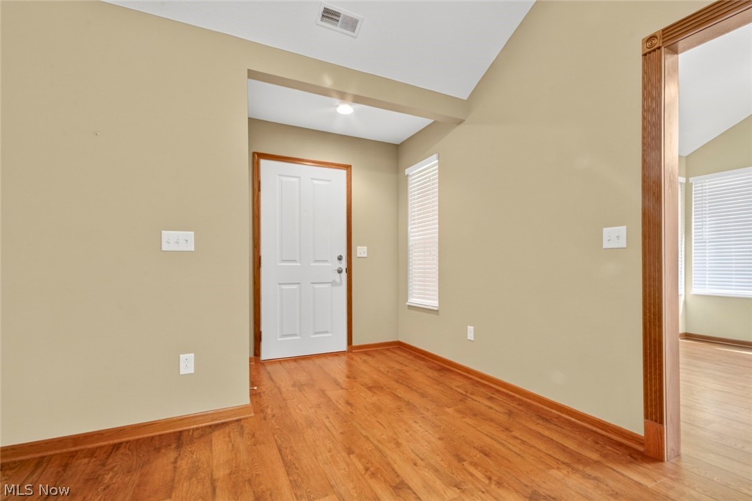 9264 Sharrott Road, Unit 1502 Youngstown, OH 44514 - Photo 3 of 20