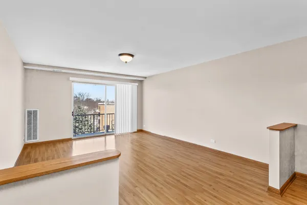 $255,000 | 245 South Park Lane, Unit 424, Palatine, IL 60074