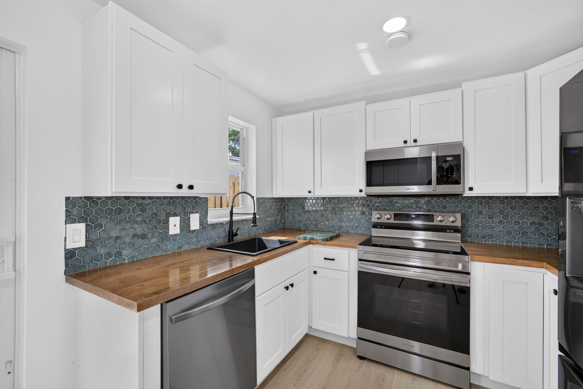 665 West 7th Street Riviera Beach, FL 33404 - Photo 21 of 62 24-web-or-mls-5D1A9273
