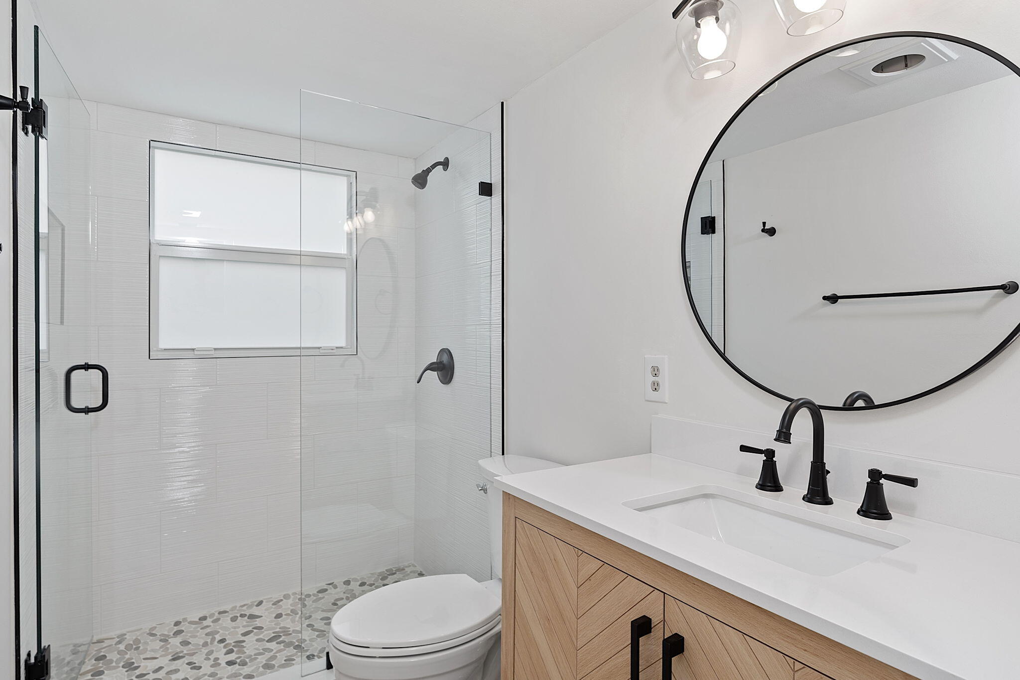 1090 Guildford East Boca Raton, FL 33434 - Photo 21 of 45 2nd bath