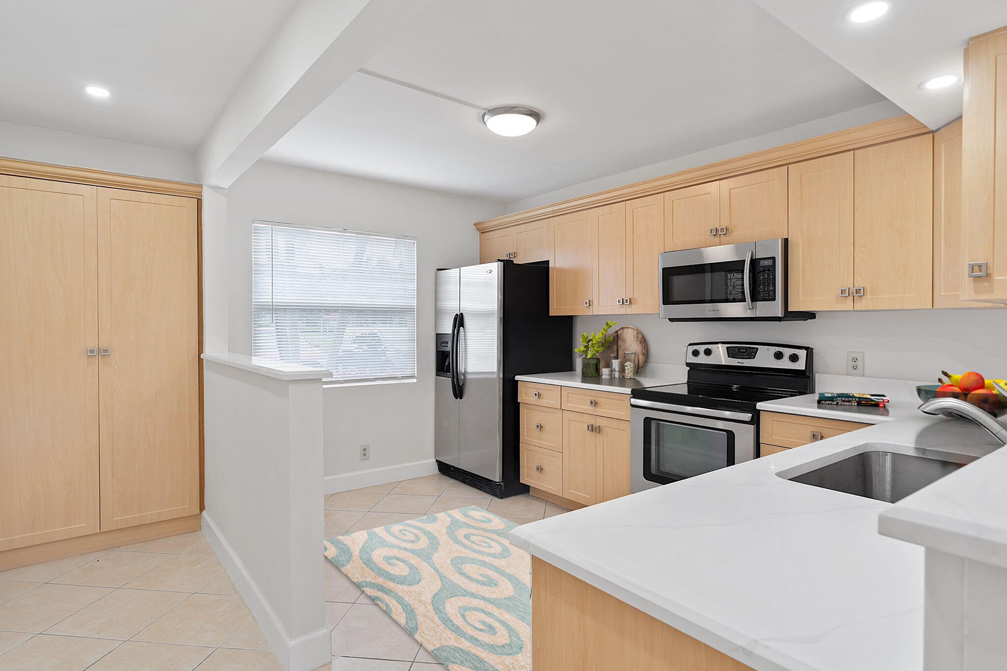 1090 Guildford East Boca Raton, FL 33434 - Photo 5 of 45 Brownie kitchen