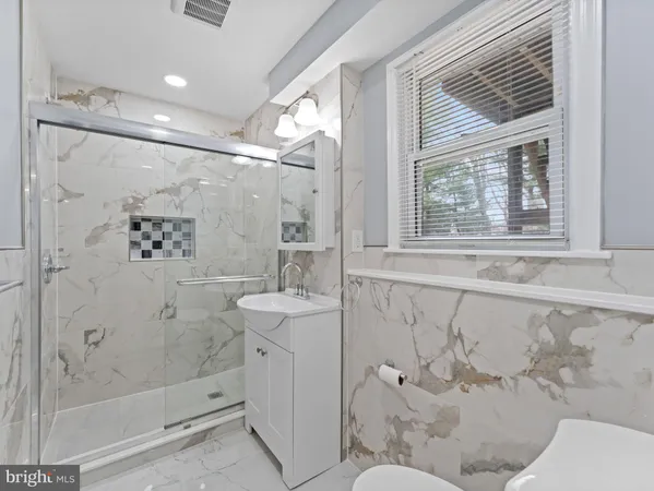 $3,500 | 916 Edgemoor Road, Cherry Hill, NJ 08034