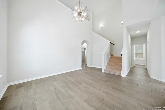 an entryway in hall with a ceiling fan