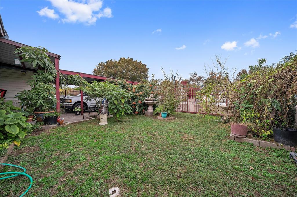 1917 Bell Street Waco, TX 76711 - Photo 16 of 17 a view of a chair and table on the garden