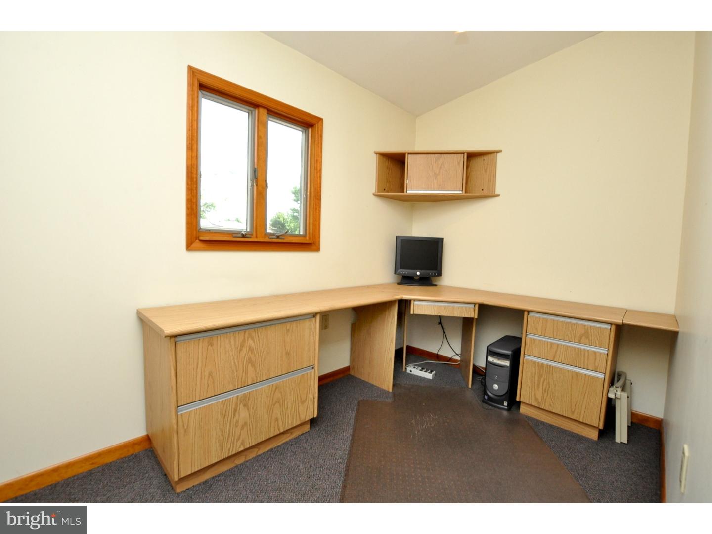 633 Monroe Street Riverside, NJ 08075 - Photo 11 of 24 Office / Study