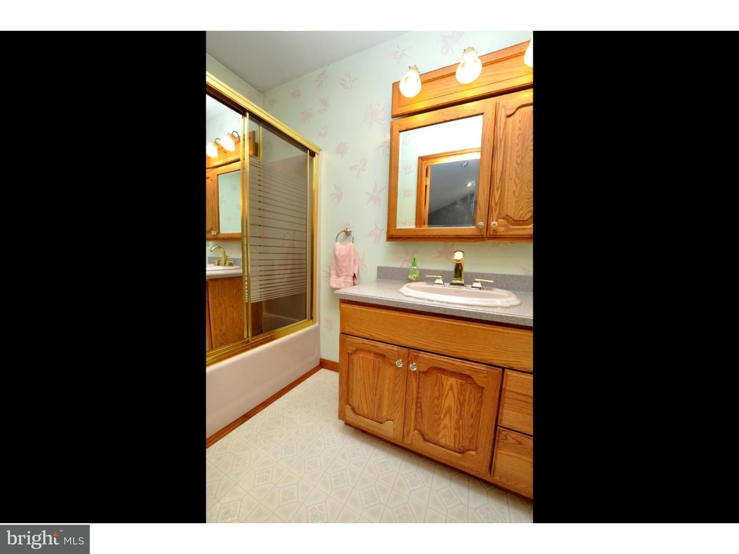 633 Monroe Street Riverside, NJ 08075 - Photo 12 of 24 Bathroom