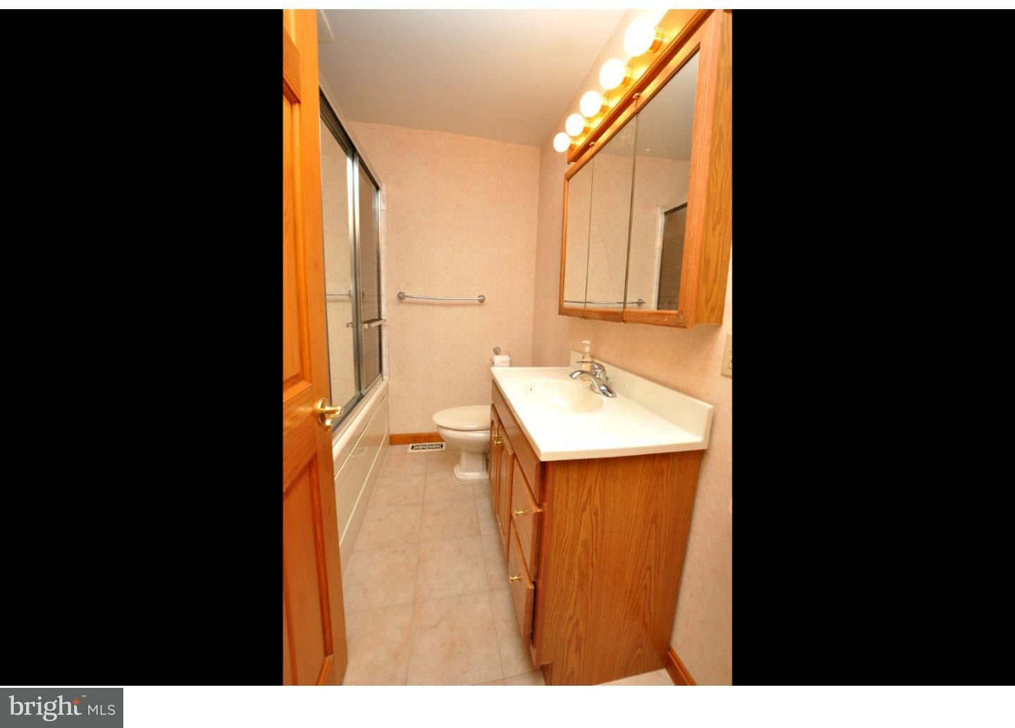 633 Monroe Street Riverside, NJ 08075 - Photo 16 of 24 Bathroom