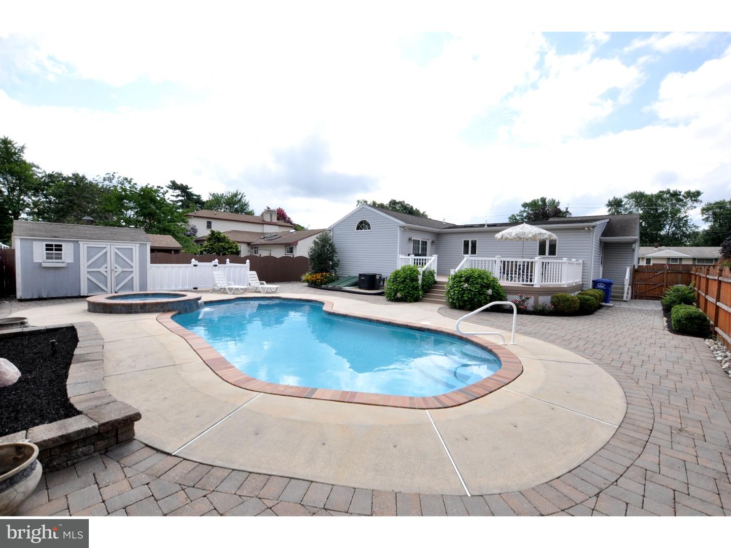 633 Monroe Street Riverside, NJ 08075 - Photo 23 of 24 Pool