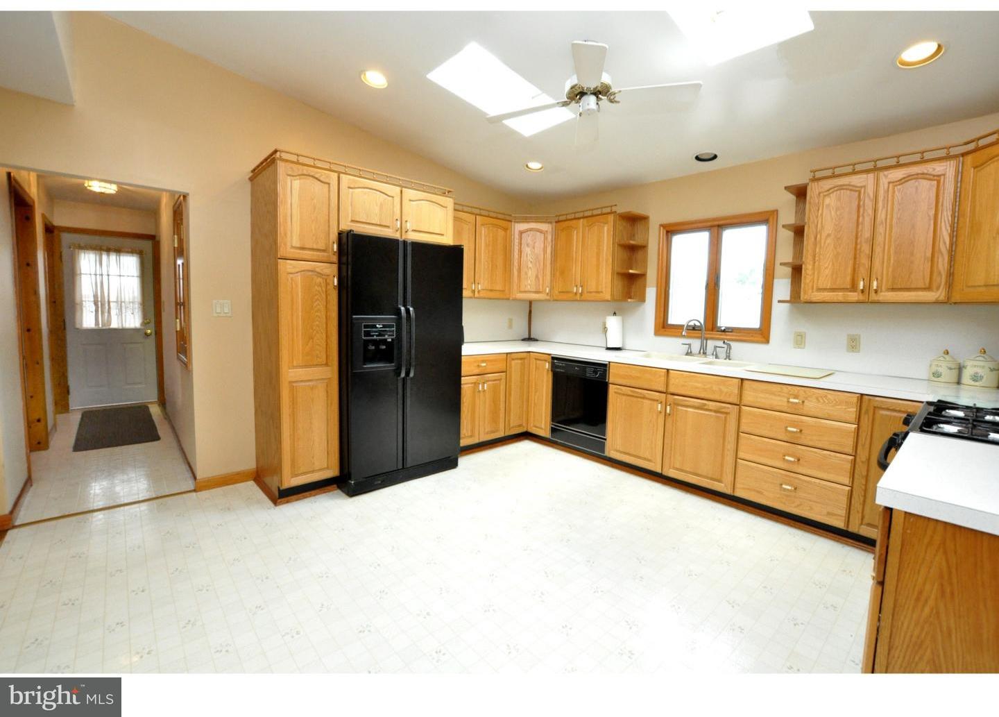 633 Monroe Street Riverside, NJ 08075 - Photo 6 of 24 Kitchen