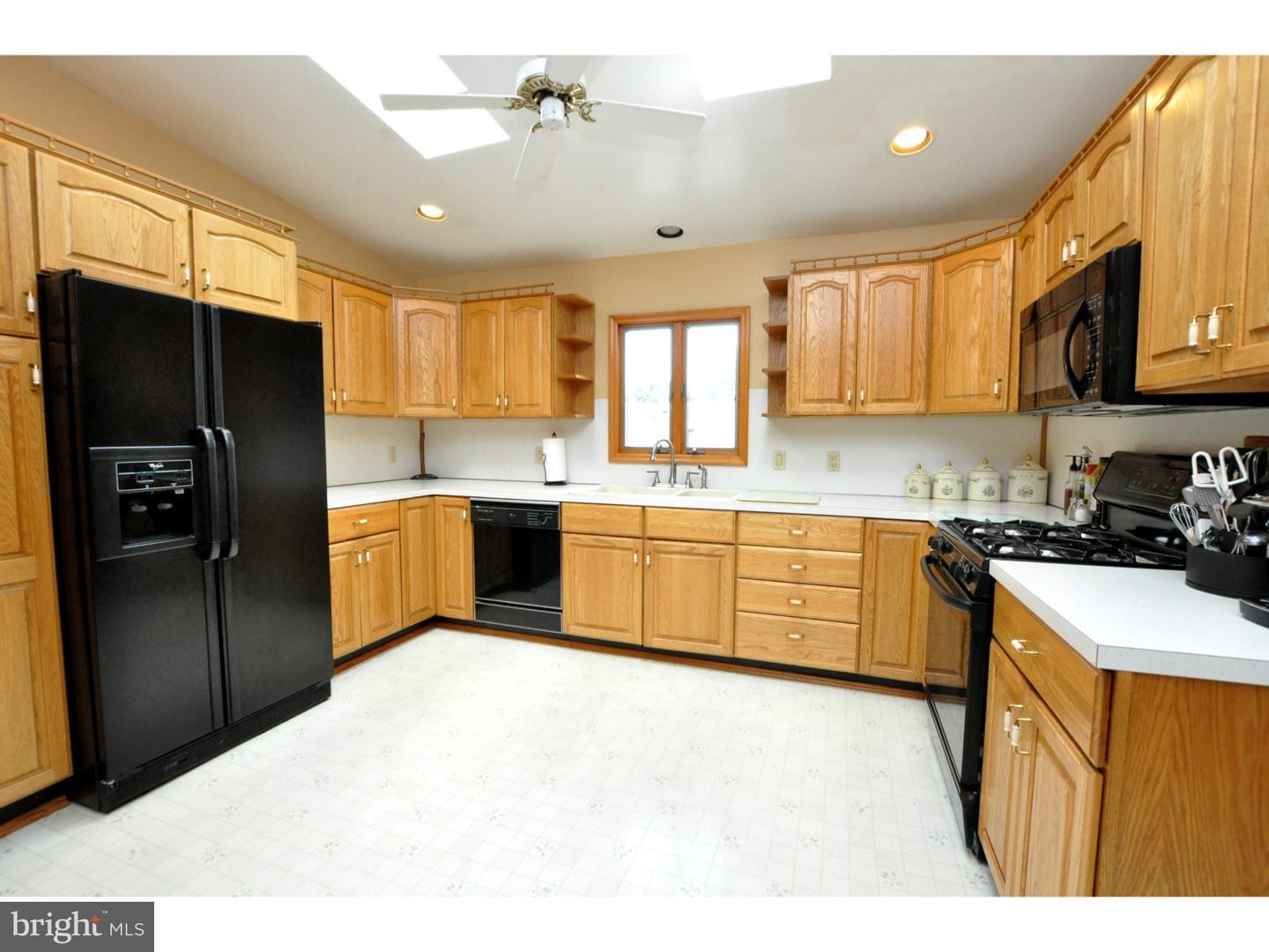 633 Monroe Street Riverside, NJ 08075 - Photo 7 of 24 Kitchen