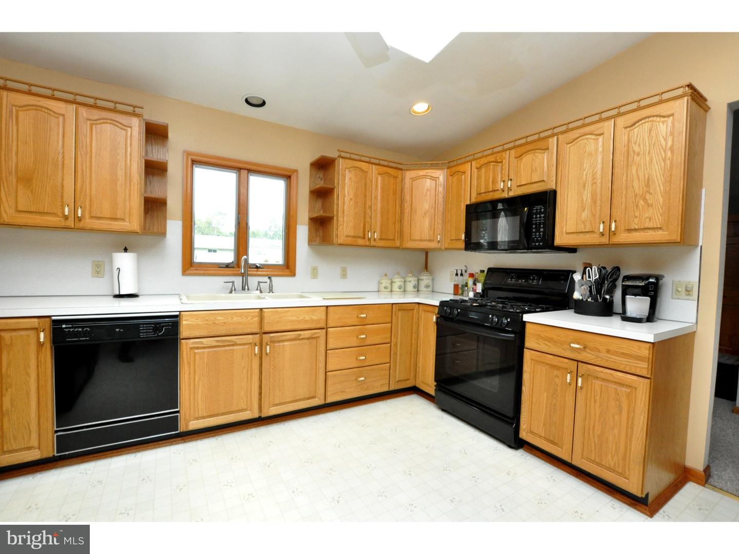 633 Monroe Street Riverside, NJ 08075 - Photo 8 of 24 Kitchen