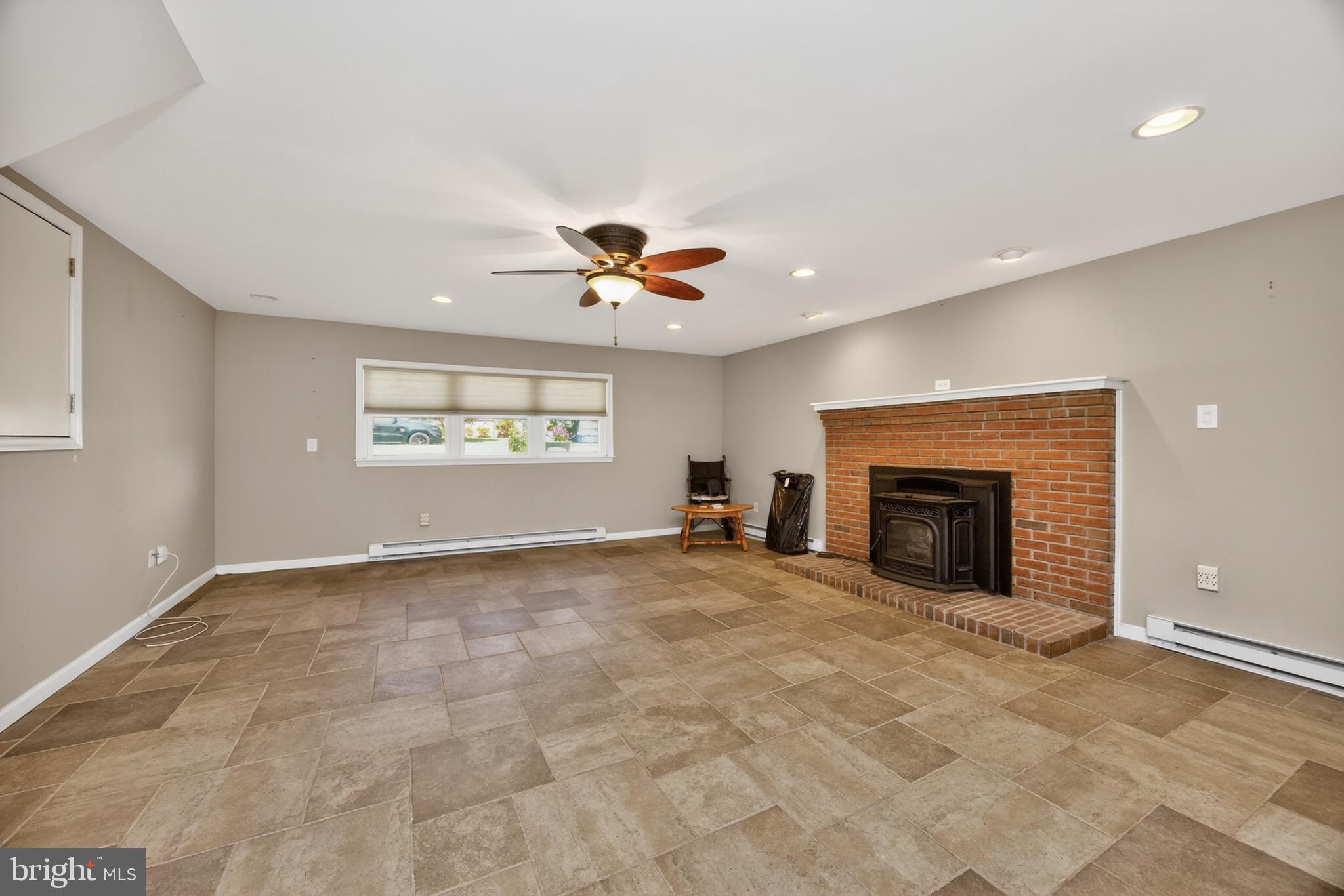 726 Claire Road Warminster, PA 18974 - Photo 8 of 36
