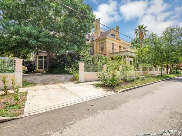 $3,400,000 | 241 King William, San Antonio, TX 78204