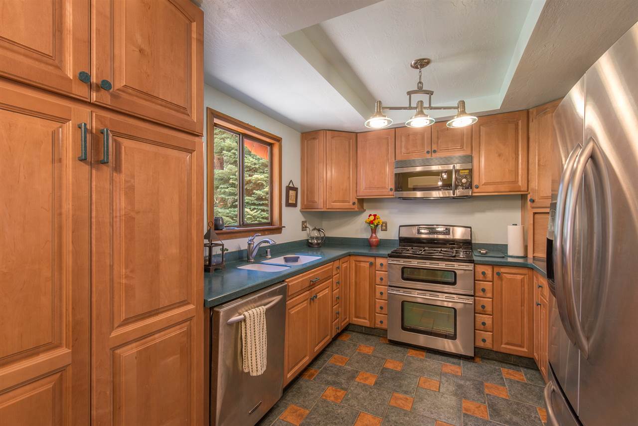 10572 Heather Road Truckee, CA 96161 - Photo 8 of 14 Gallery Image 8