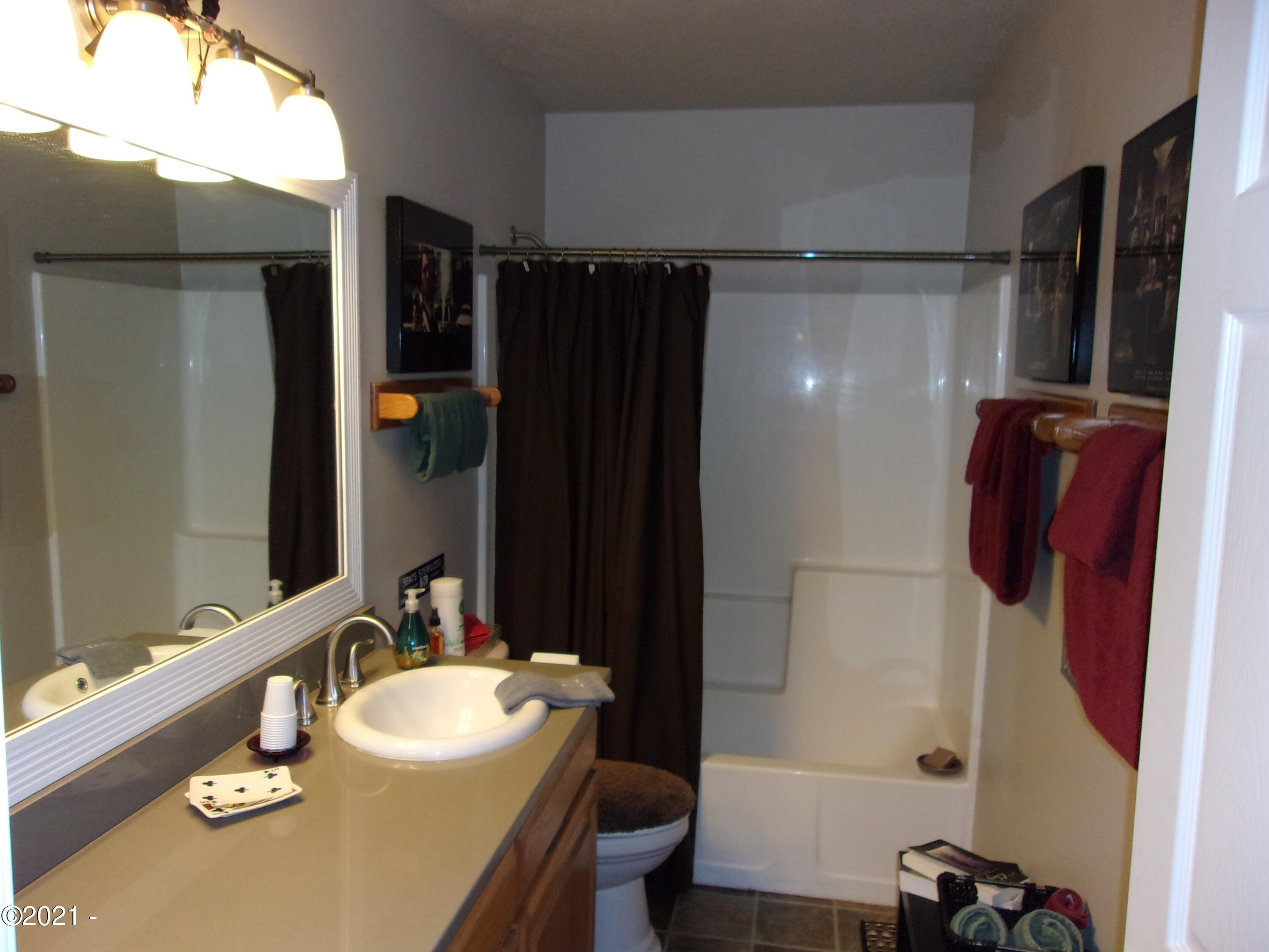 3065 Yaquina Bay Road Newport, OR 97365 - Photo 29 of 32 Lower Level Bath