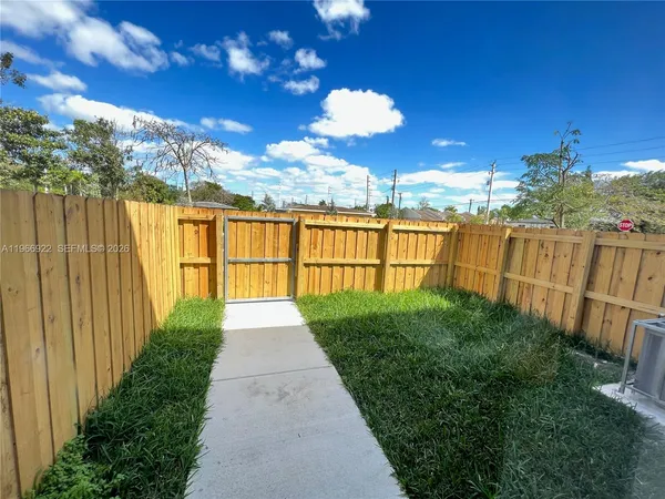 $2,000 | 1310 Northwest 6th Avenue, Unit E, Florida City, FL 33034