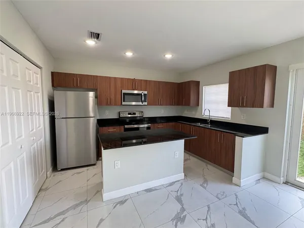 $2,000 | 1310 Northwest 6th Avenue, Unit E, Florida City, FL 33034