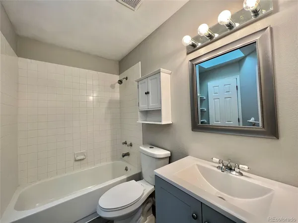 $2,995 | 652 Longfellow Lane, Highlands Ranch, CO 80126