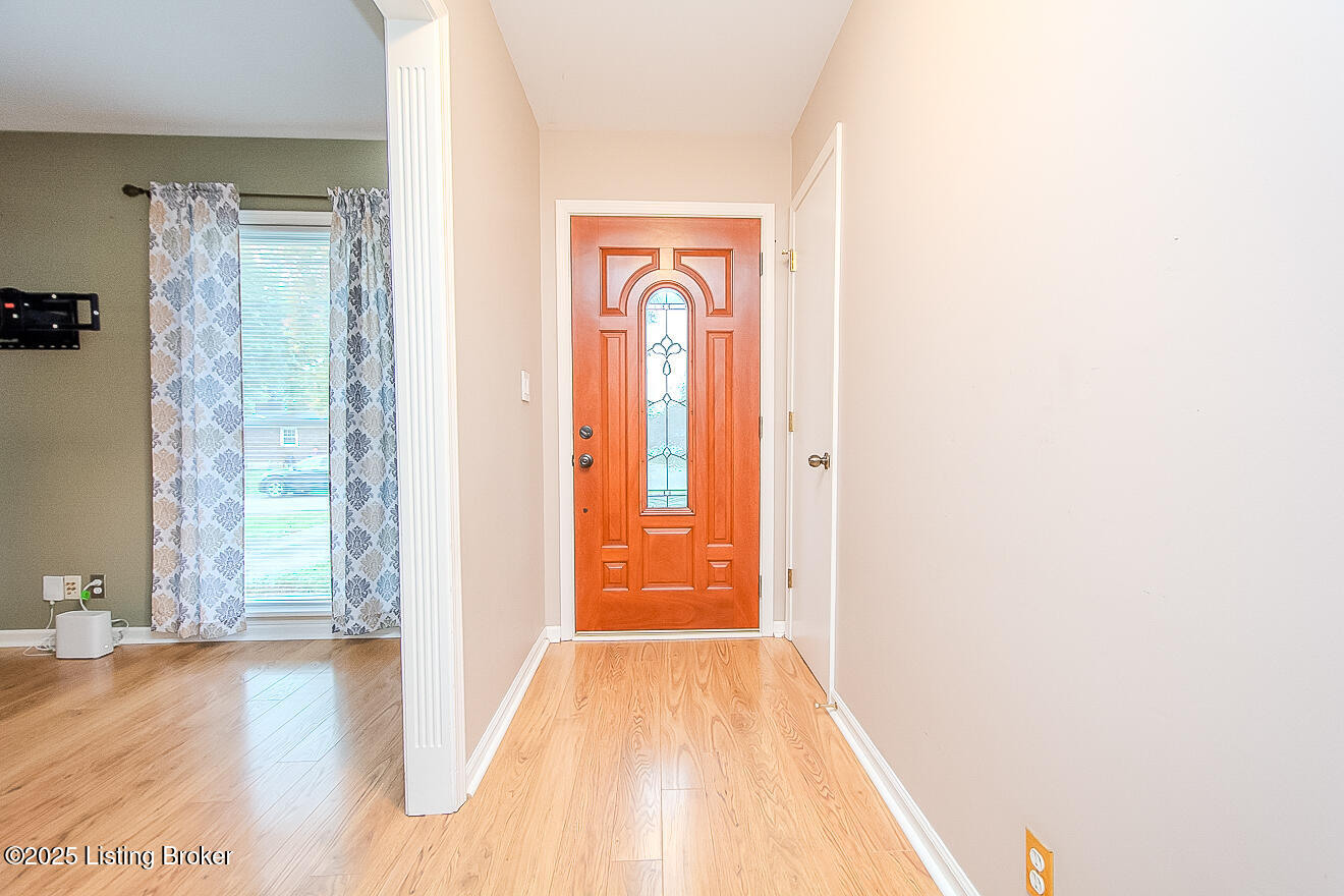 2209 Old Hickory Road Louisville, KY 40299 - Photo 2 of 38 Entry Foyer