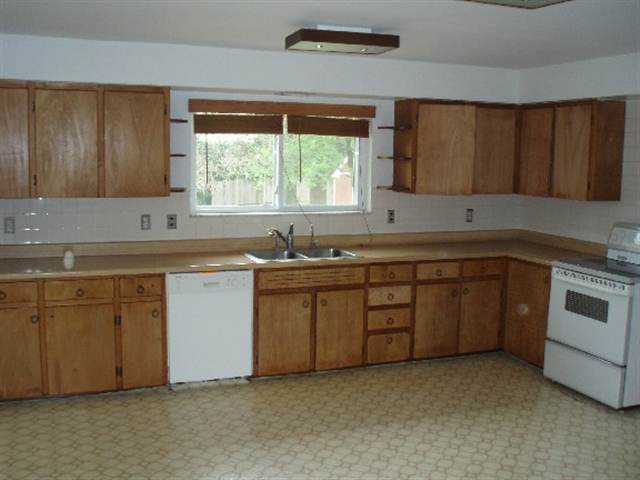 53140 Bates Road New Baltimore, MI 48051 - Photo 11 of 30 31010797-10.JPG