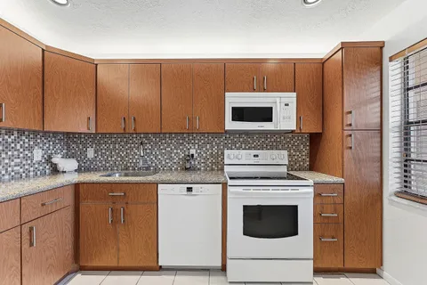 $229,950 | 9283 Vista Del Lago, Unit G, Boca Raton, FL 33428