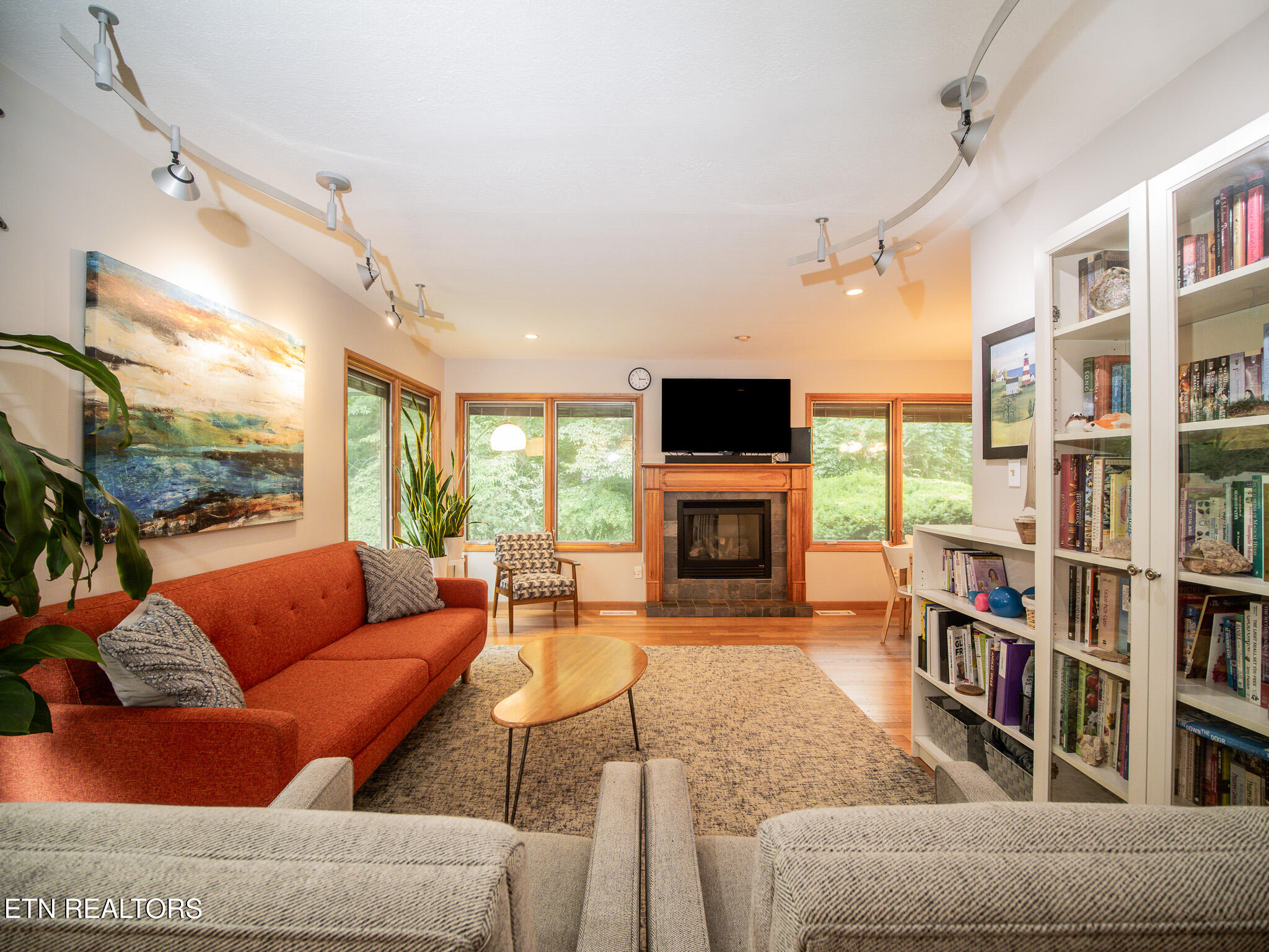 331 Louisiana Avenue Oak Ridge, TN 37830 - Photo 20 of 48 Living Room