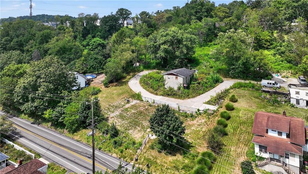 3143 Santiago Road Imperial, PA 15126 - Photo 24 of 24 a view of a garden from a balcony