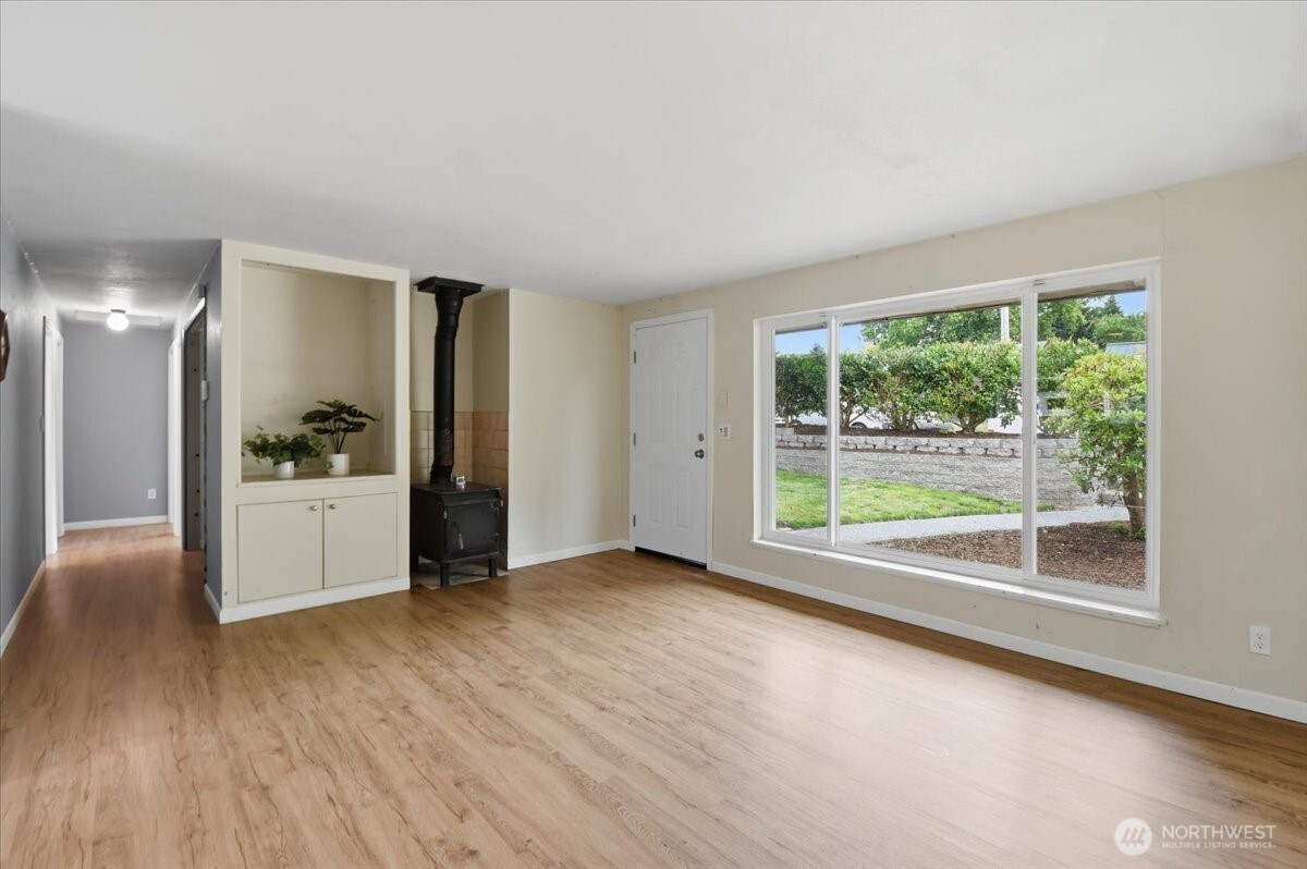 851 Pierce Avenue Northeast Renton, WA 98056 - Photo 5 of 36