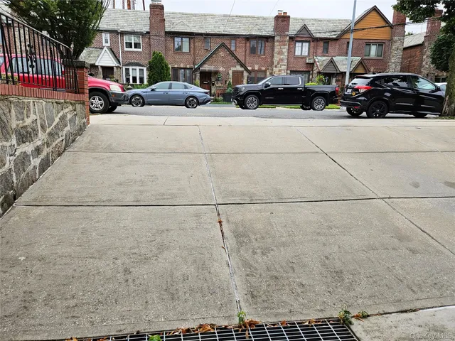 $825,000 | 81-28 77th Avenue | Glendale