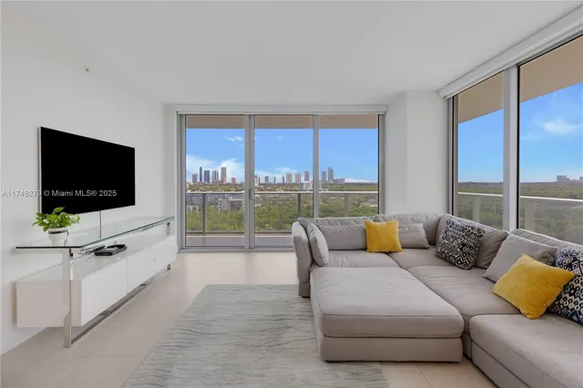 $999,999 | 16385 Biscayne Boulevard, Unit 1221, North Miami Beach, FL 33160