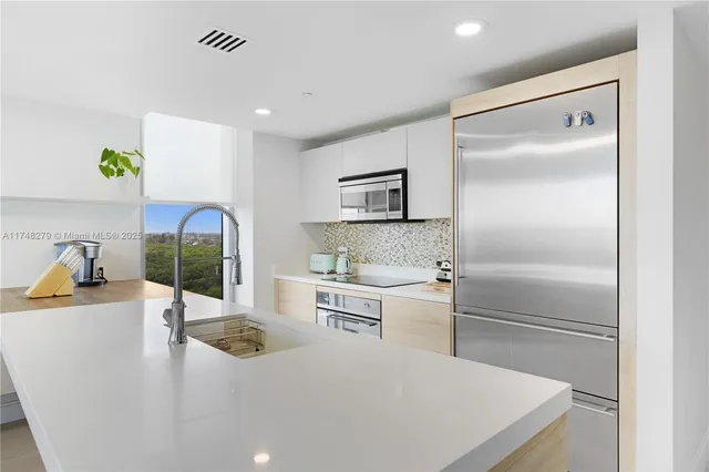 $999,999 | 16385 Biscayne Boulevard, Unit 1221, North Miami Beach, FL 33160