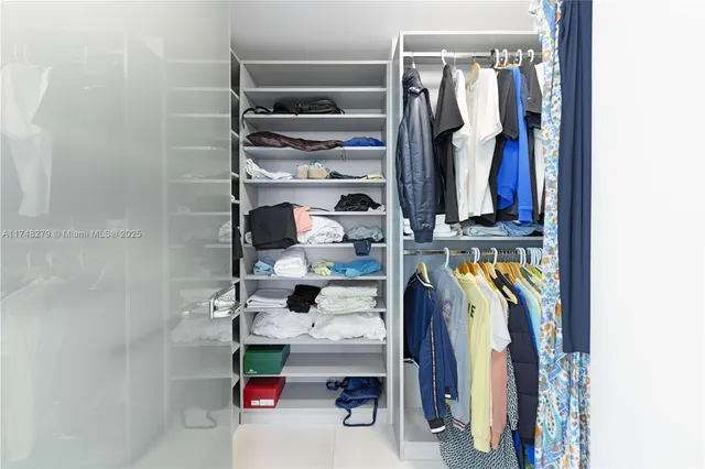 $999,999 | 16385 Biscayne Boulevard, Unit 1221, North Miami Beach, FL 33160