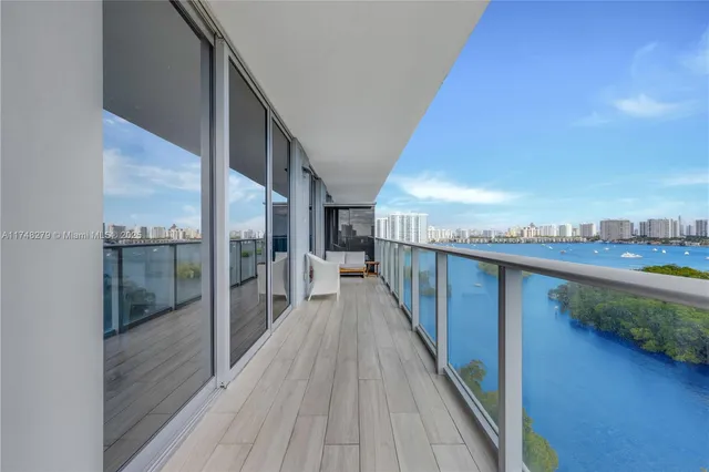$999,999 | 16385 Biscayne Boulevard, Unit 1221, North Miami Beach, FL 33160