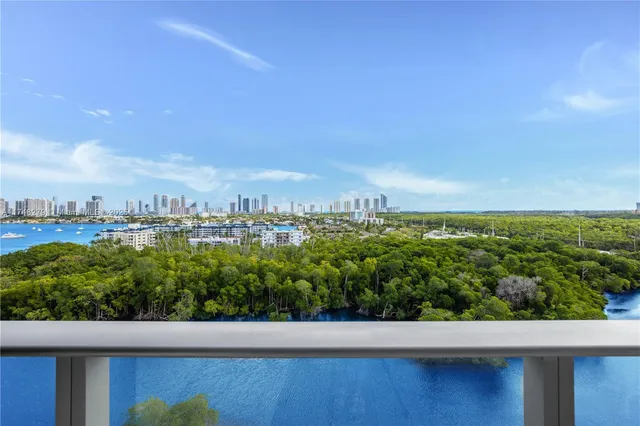 $999,999 | 16385 Biscayne Boulevard, Unit 1221, North Miami Beach, FL 33160