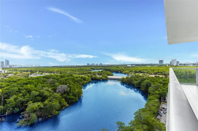 $999,999 | 16385 Biscayne Boulevard, Unit 1221, North Miami Beach, FL 33160