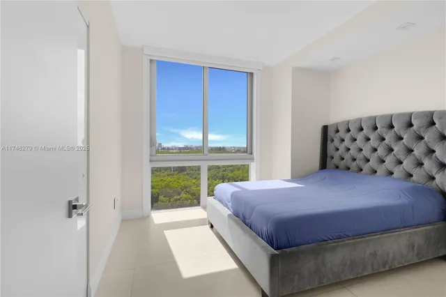 $999,999 | 16385 Biscayne Boulevard, Unit 1221, North Miami Beach, FL 33160