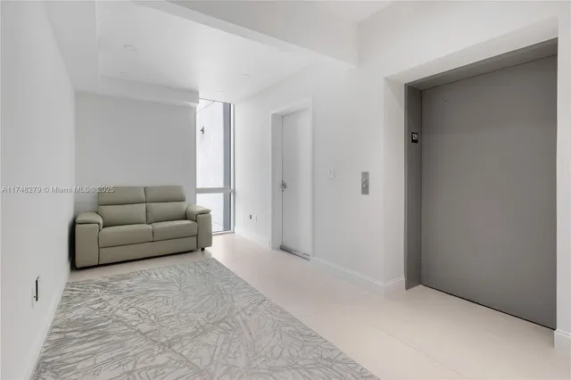 $999,999 | 16385 Biscayne Boulevard, Unit 1221, North Miami Beach, FL 33160