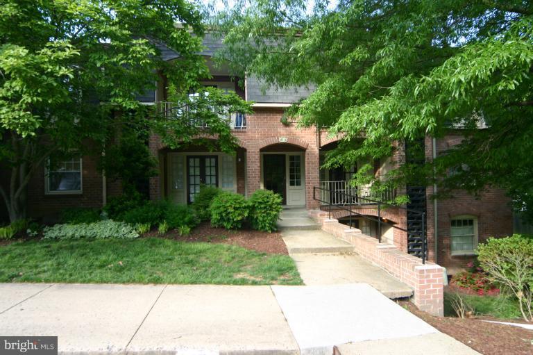 8110 Colony Point Road, Unit L Springfield, VA 22152 - Photo 24 of 24 Exterior (Front)
