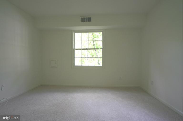 8110 Colony Point Road, Unit L Springfield, VA 22152 - Photo 5 of 24 Bedroom (Master)