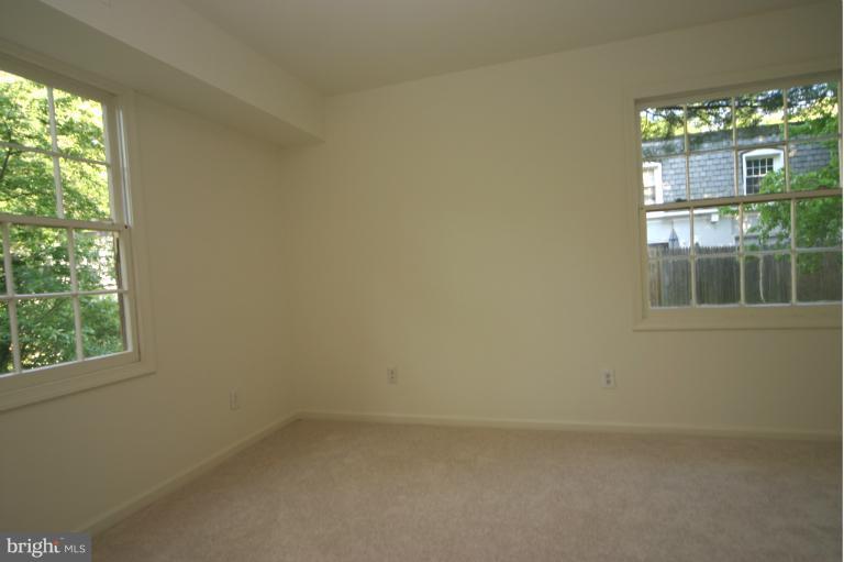 8110 Colony Point Road, Unit L Springfield, VA 22152 - Photo 7 of 24 Bedroom (Master)