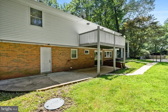 a view of a back yard of the house